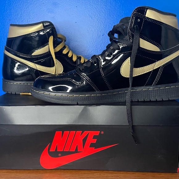 Jordan 1 Black Metallic Gold - Picture 7 of 11